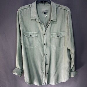 Casual Green Button-Up Shirt - Never been used and still has the tag